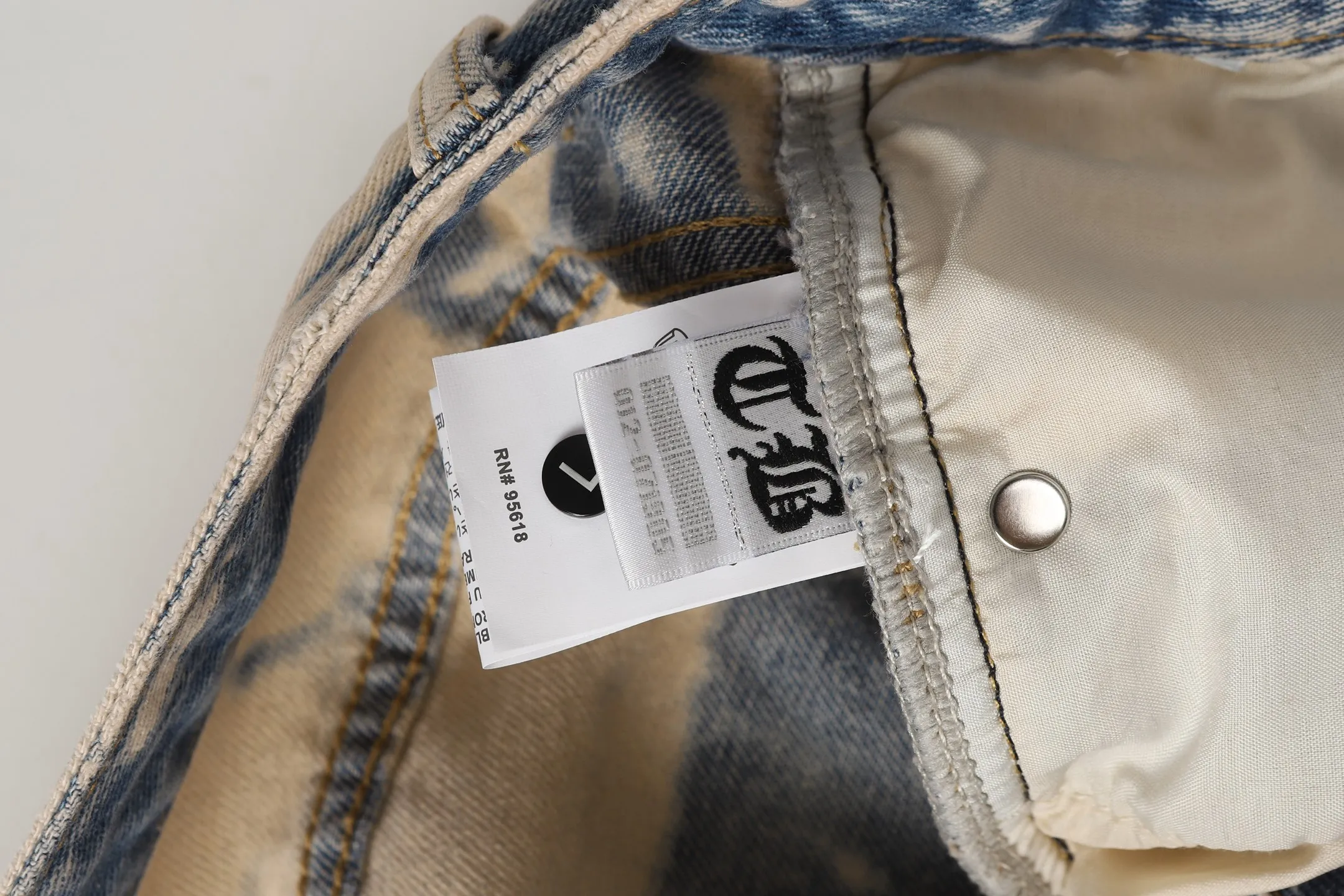 P310 Cross-border model, please do not place an order if you are pursuing quality - Chrome Hearts/Chrome Heart Cross ✝️ Heavy duty washed jeans, trousers and casual pants with leather embroidery - High weight, high density and high quality. The wool is soft, delicate and skin-friendly. Soft and silky to the touch. Warmth and skin-friendly. - Custom-woven and dyed with no color difference. No matter the fabric or workmanship details, it beats the ordinary version on the market - Hardware zipper accessories are all customized, full of details - Color: Tie-dye -Size: 28 30 32 34 36